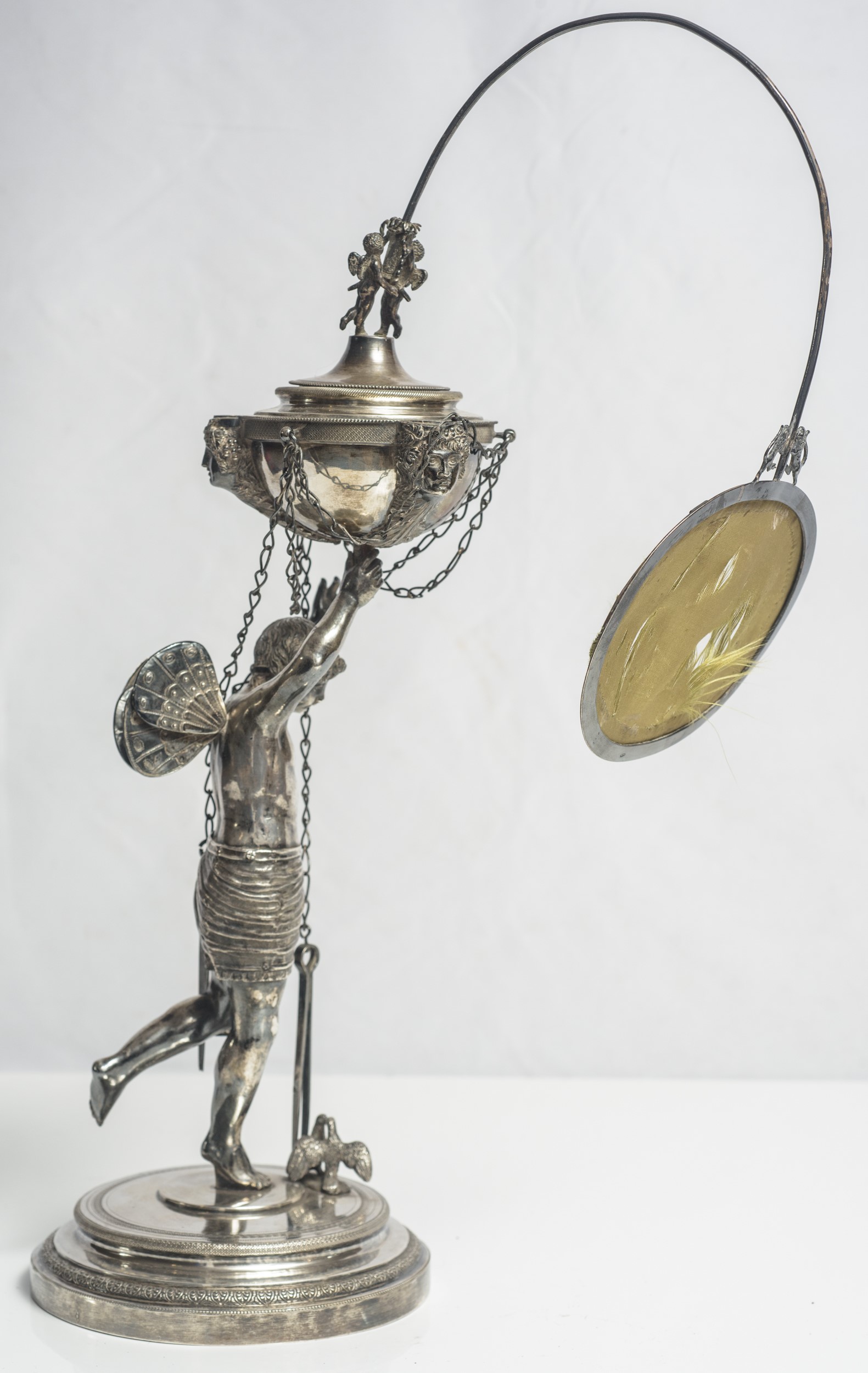 Importante lucerna in argento