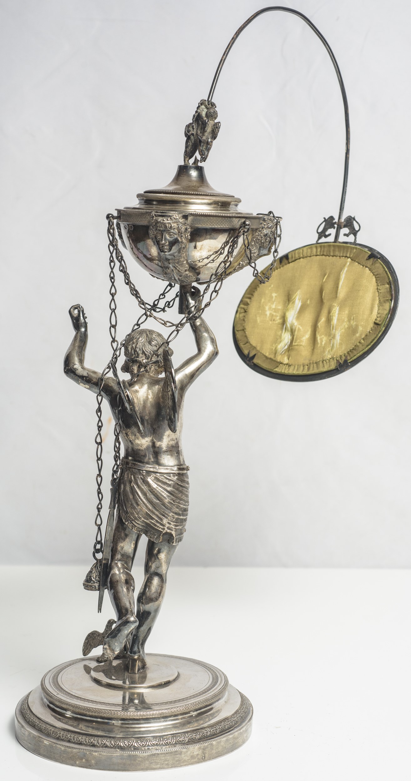 Importante lucerna in argento