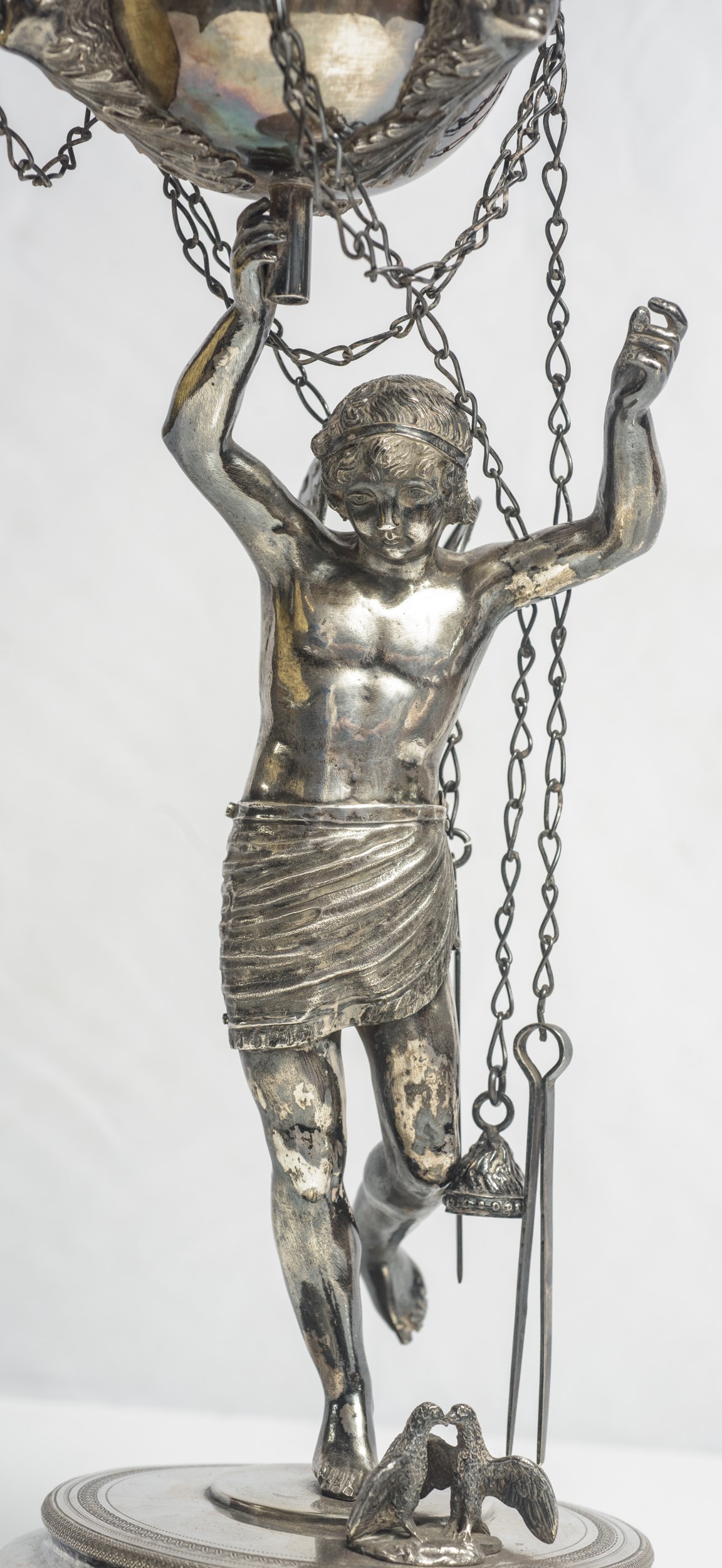 Importante lucerna in argento