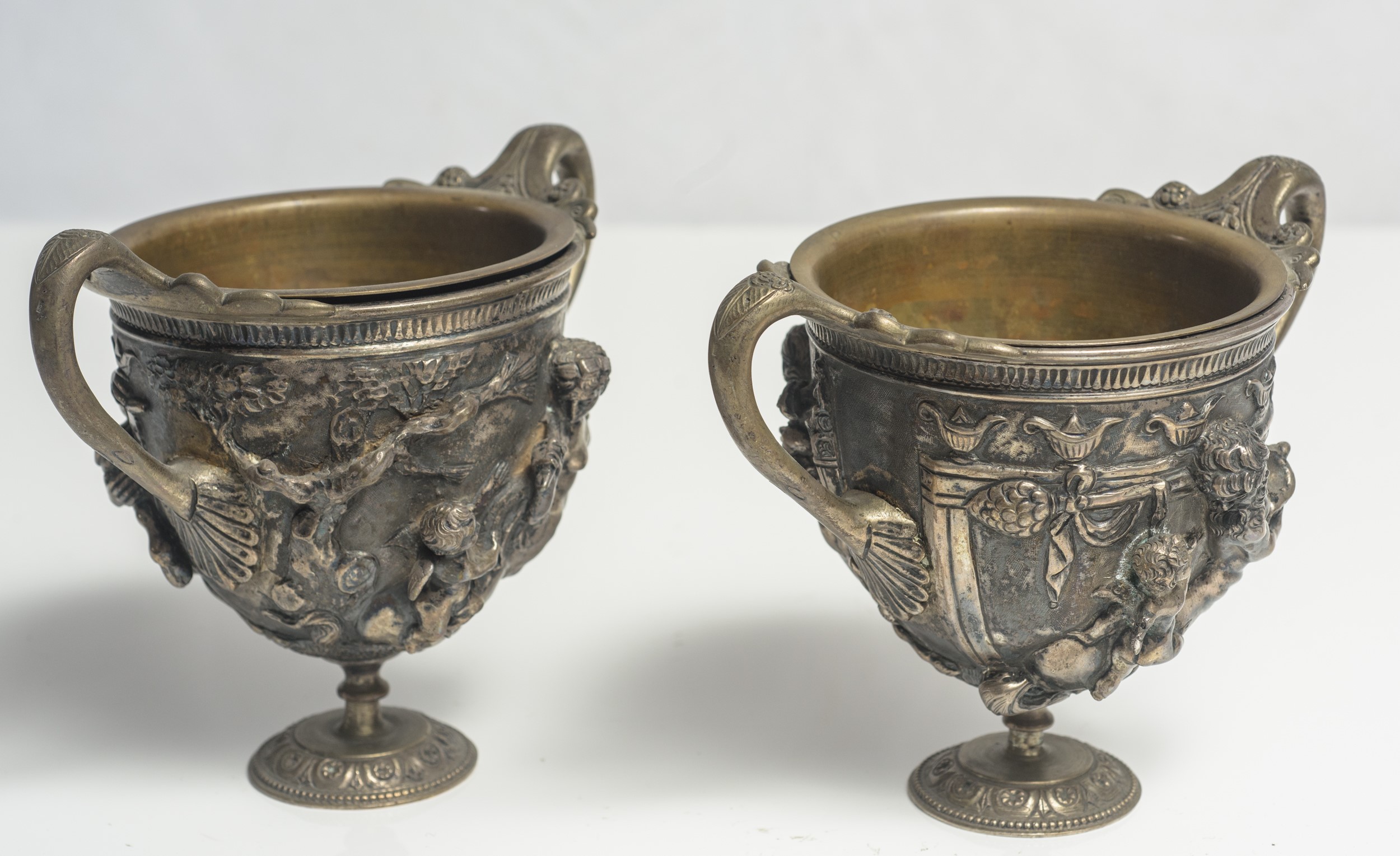 Coppia di vasi in argento