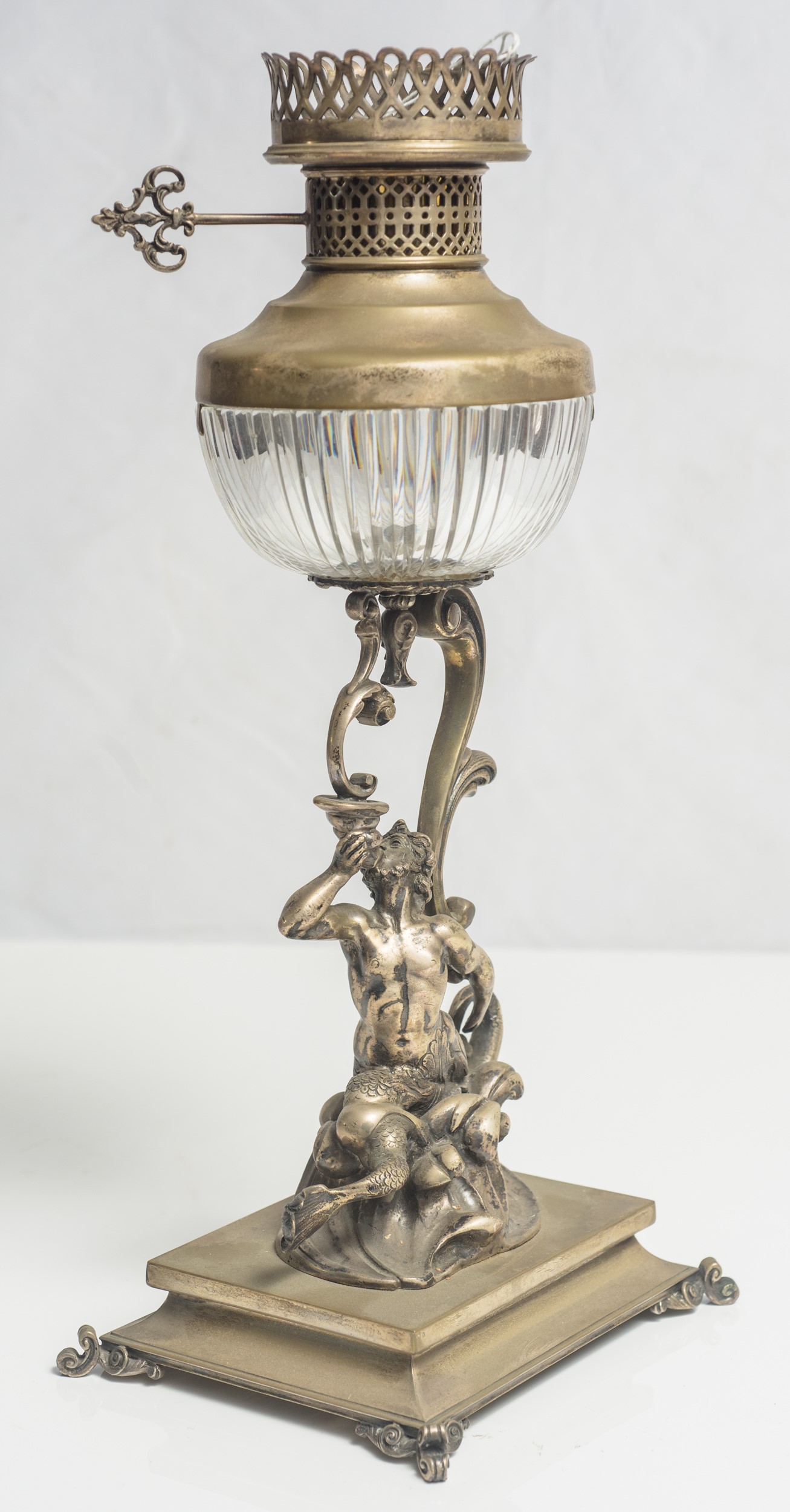 Lampada a petrolio in argento