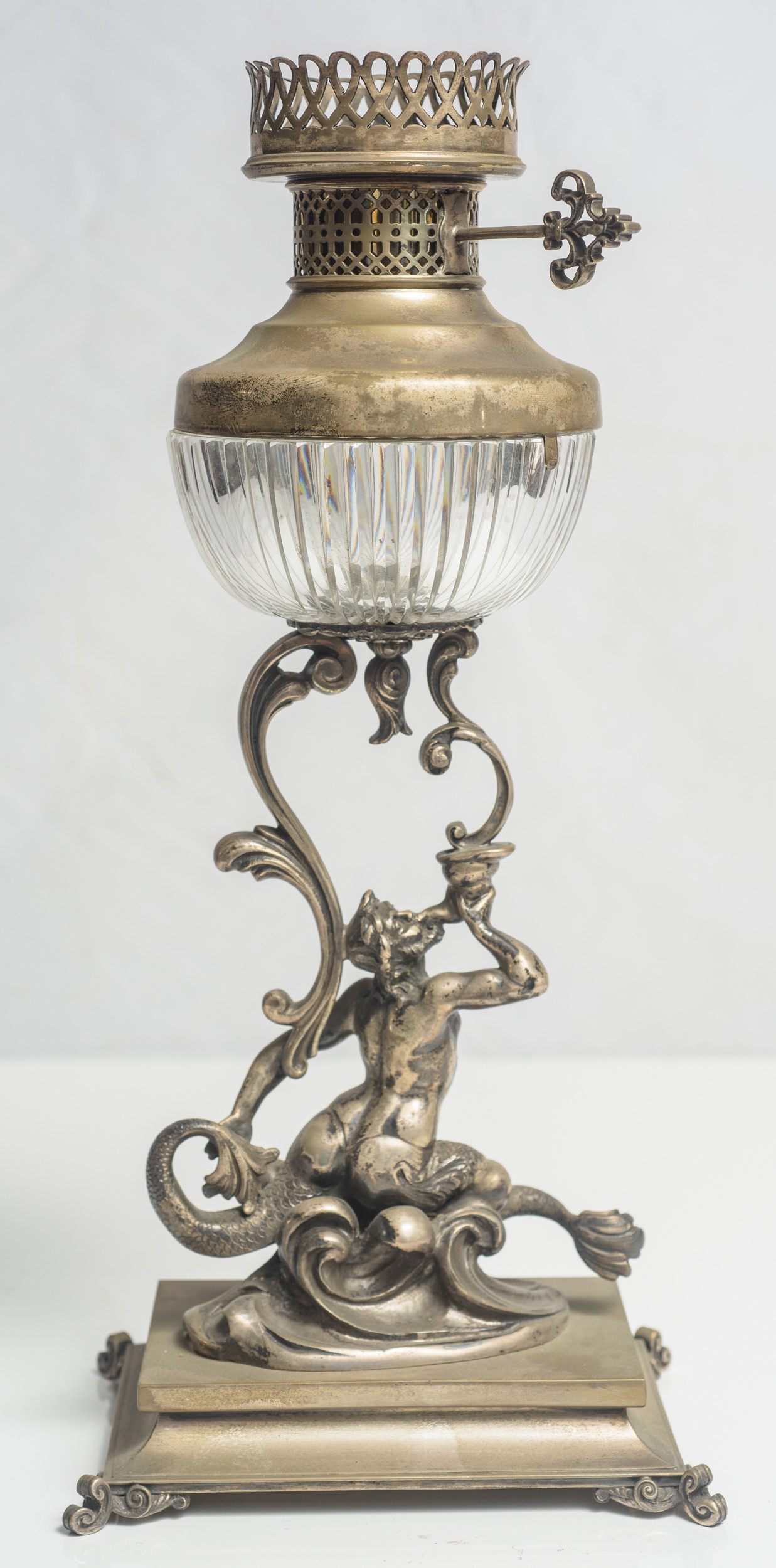 Lampada a petrolio in argento