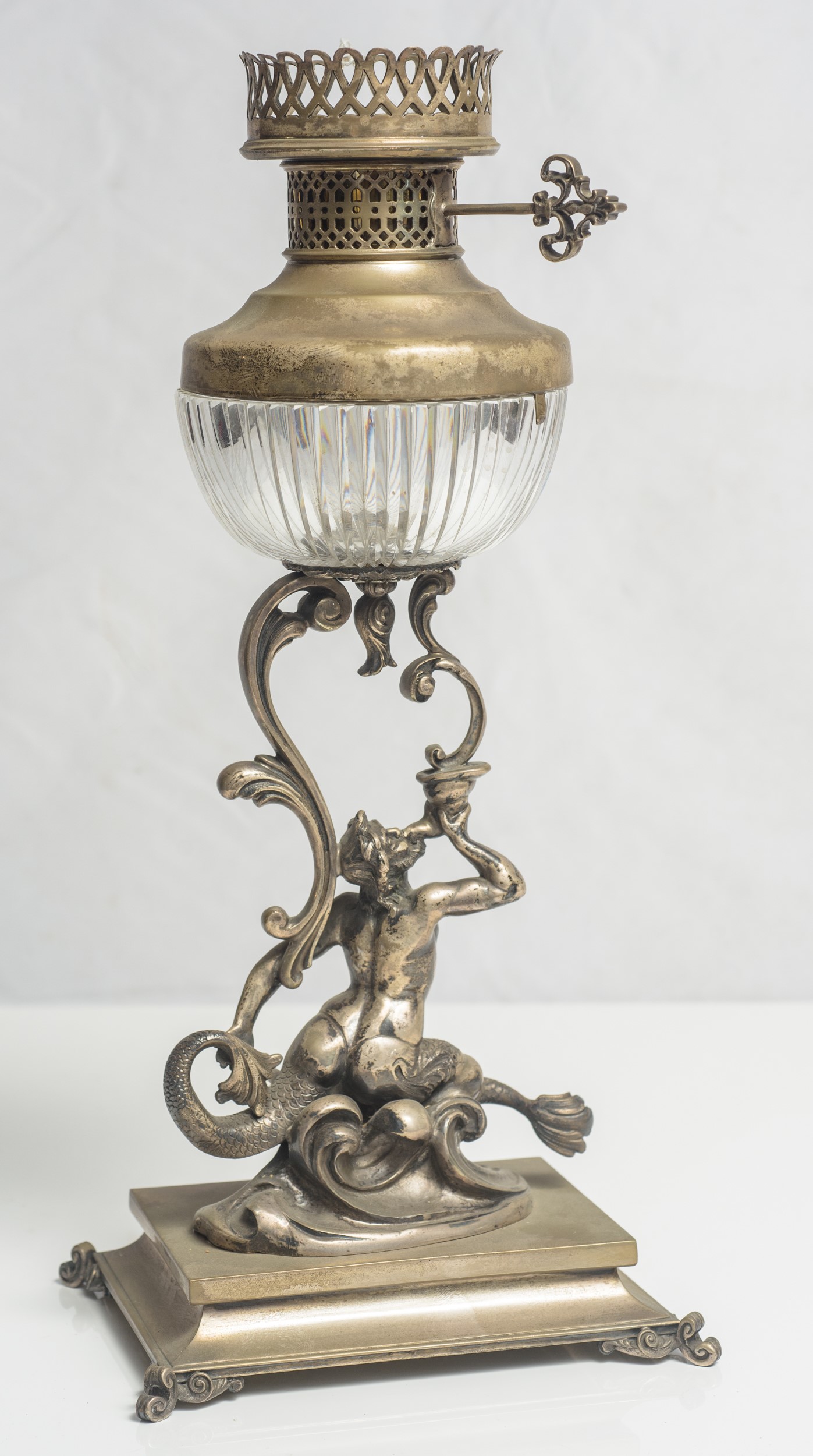 Lampada a petrolio in argento