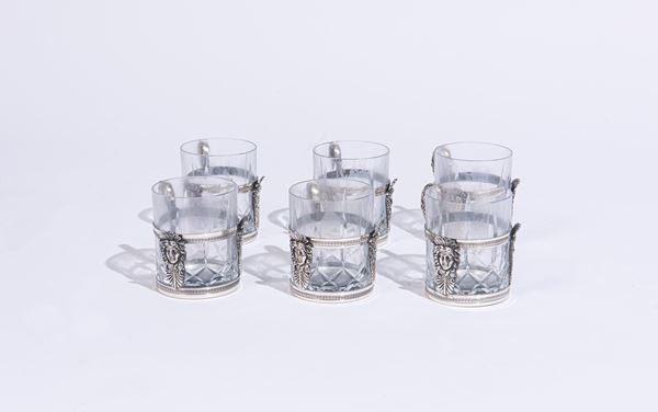 Sei bicchieri in vetro con incamiciatura in metallo argentato