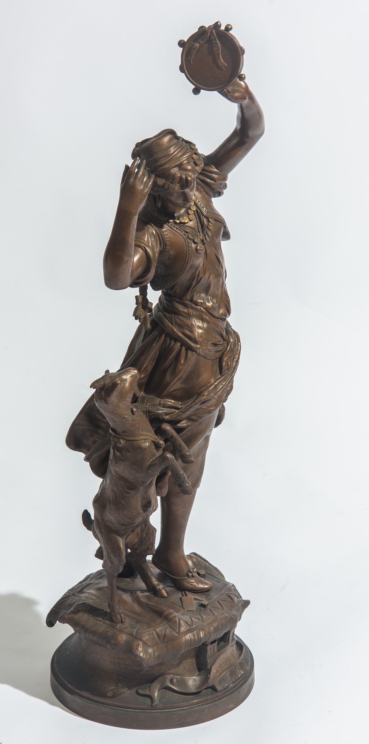 Scultura raffigurante Esmeralda