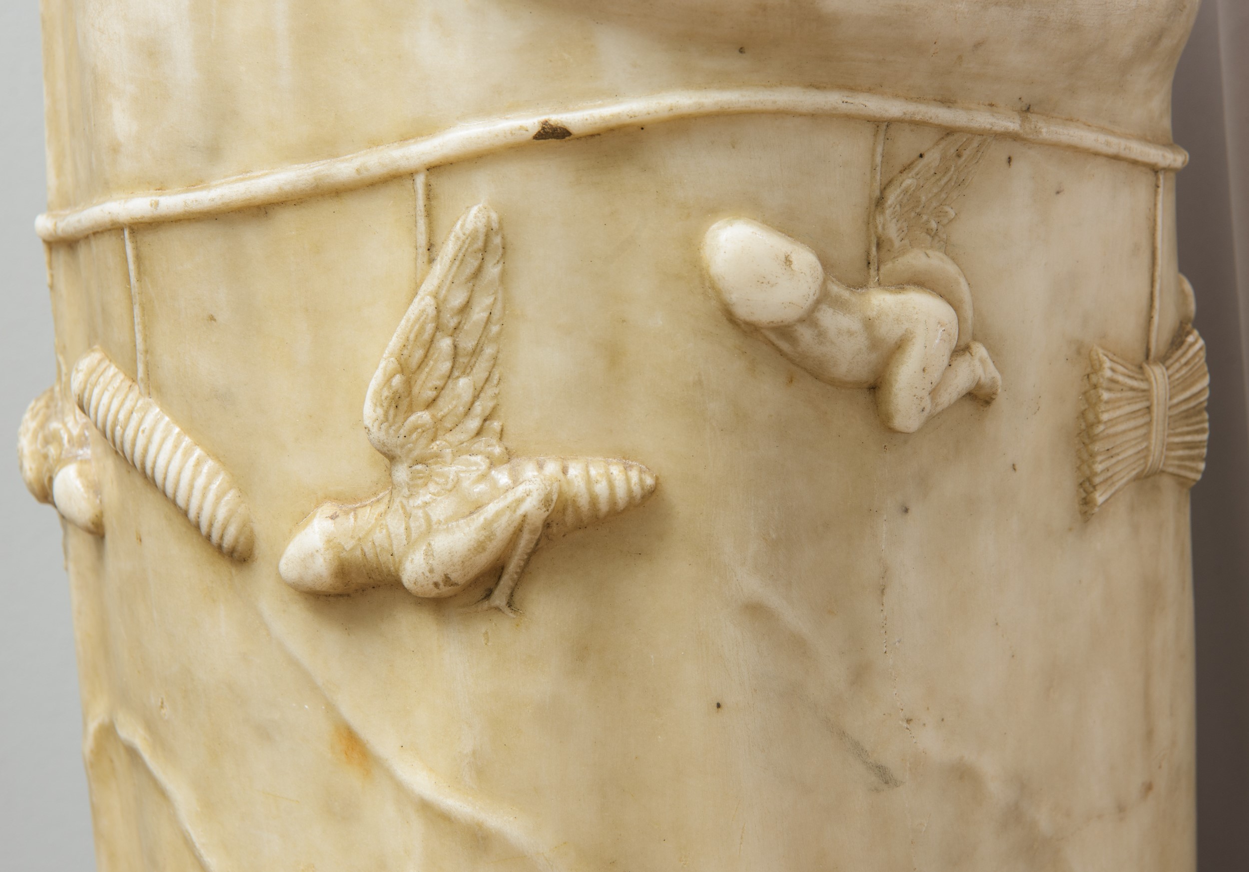 Monumentale scultura in marmo bianco statuario