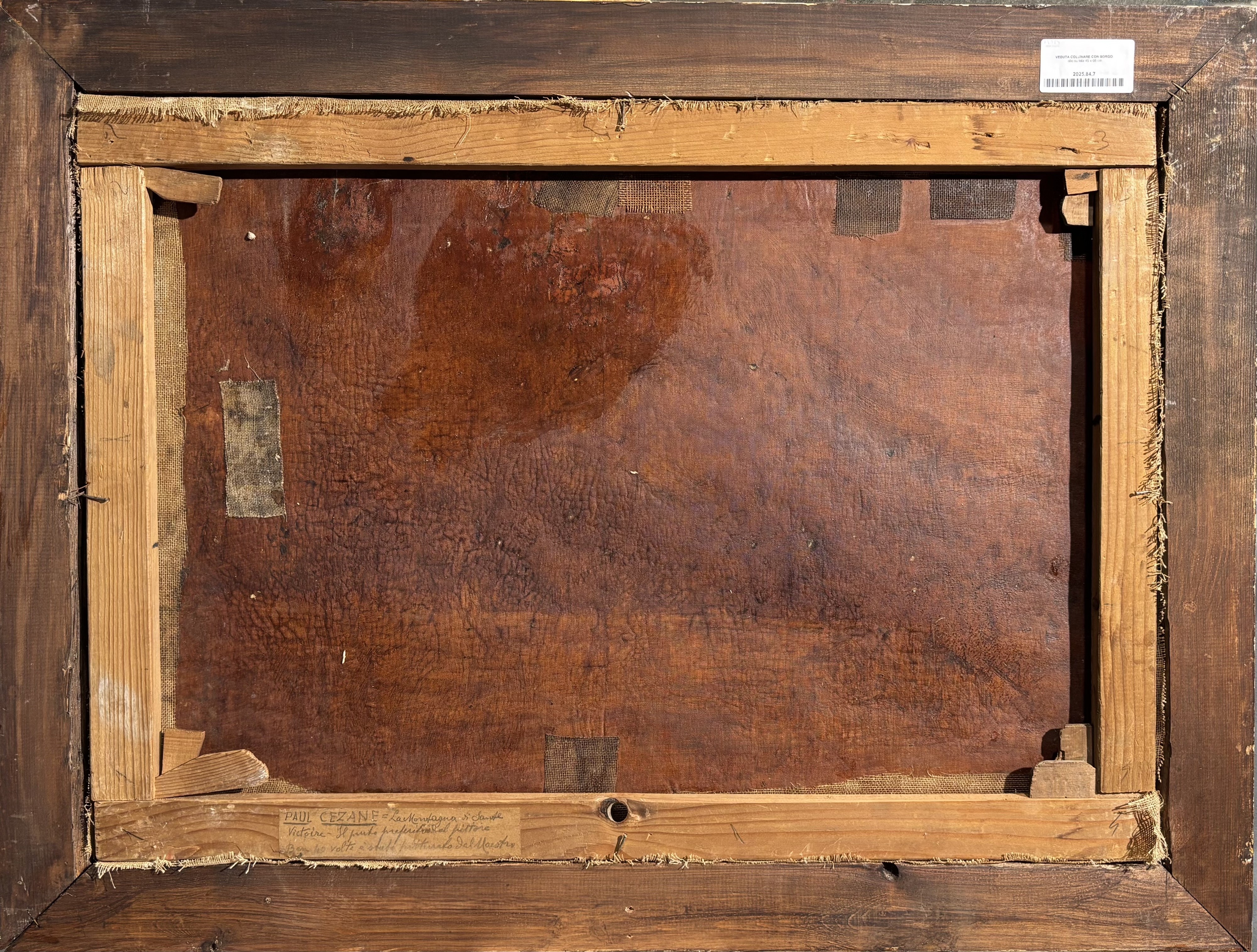 Veduta collinare con borgo