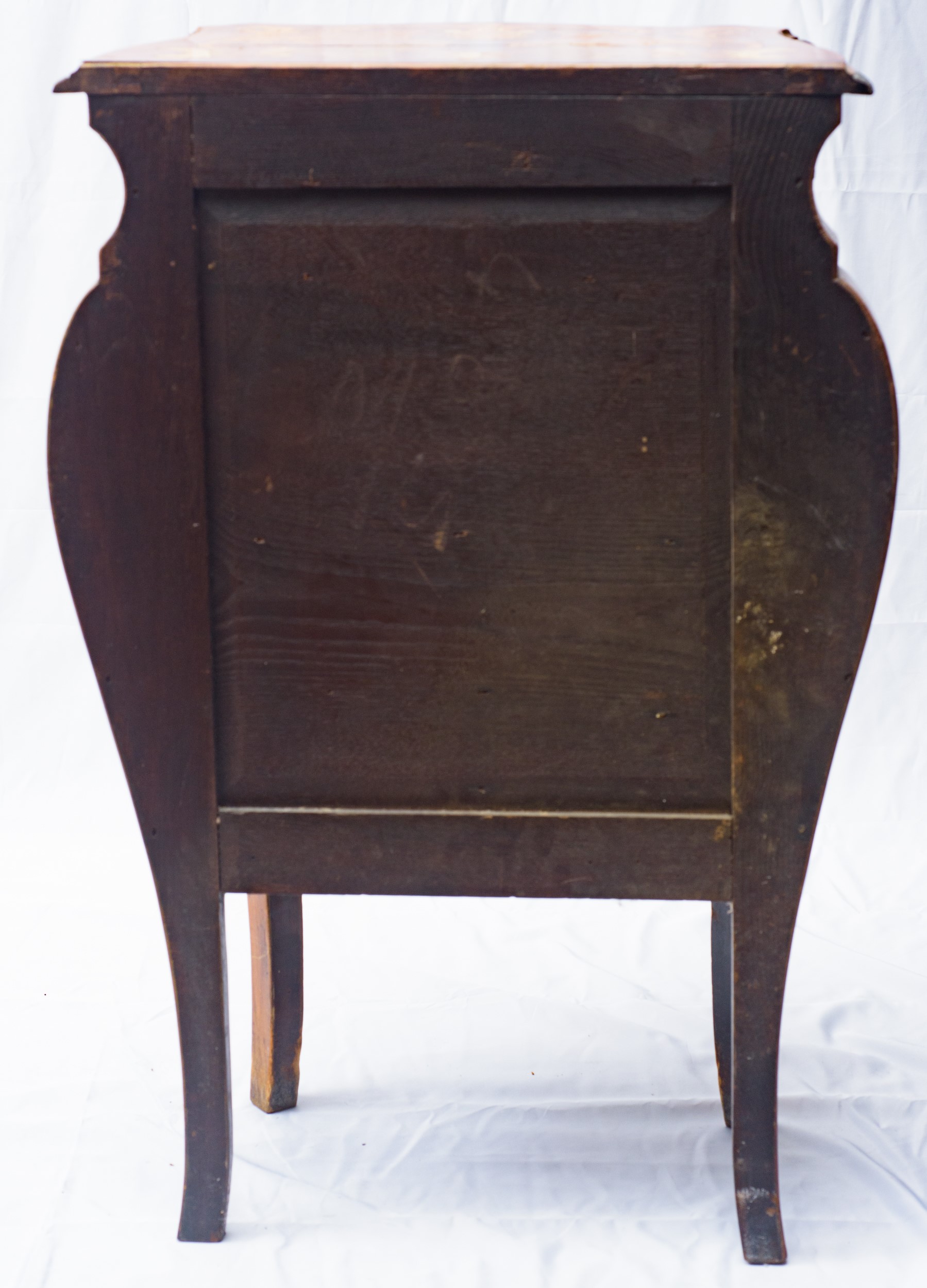 Coppia di comodini intarsiati