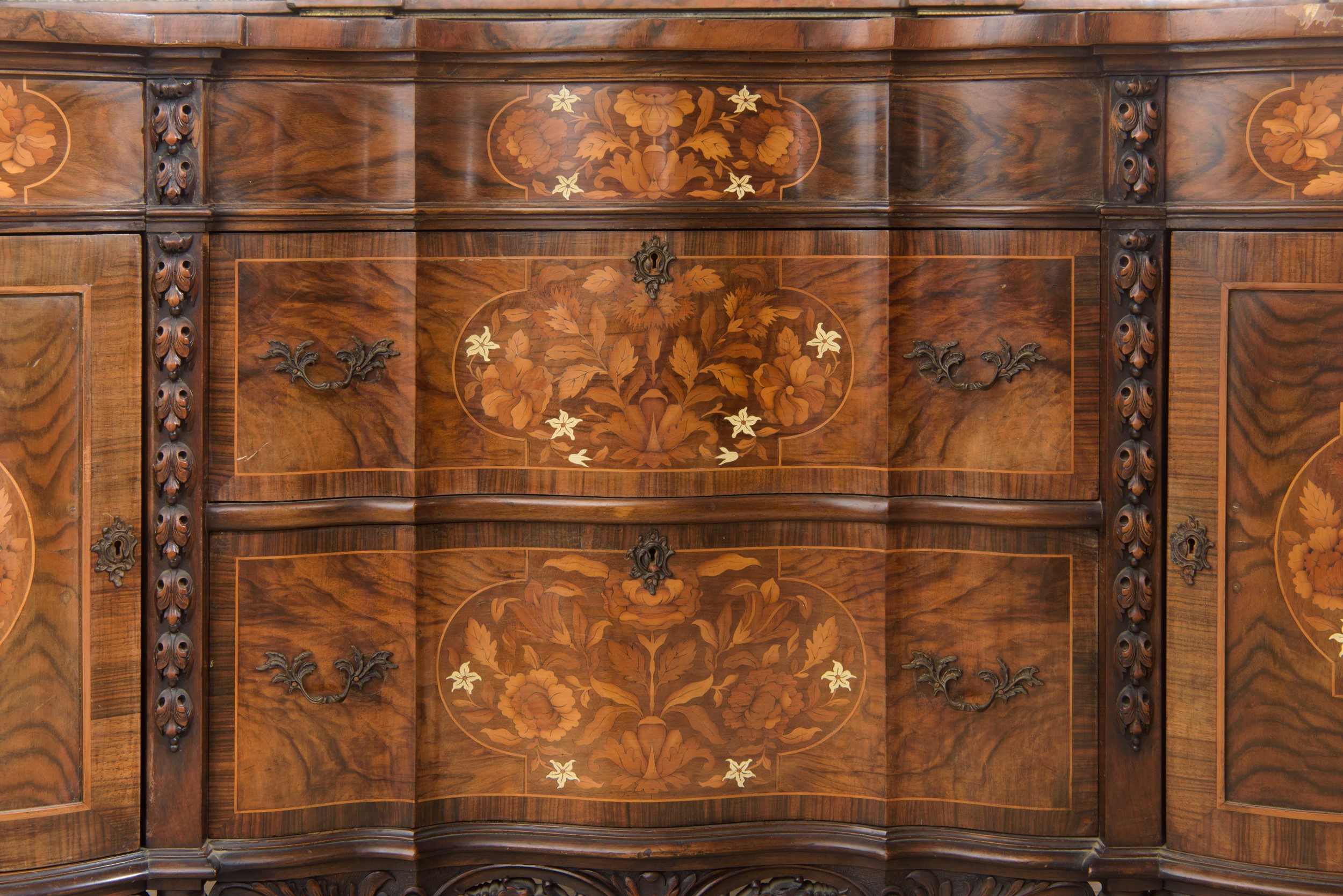 Credenza intarsiata
