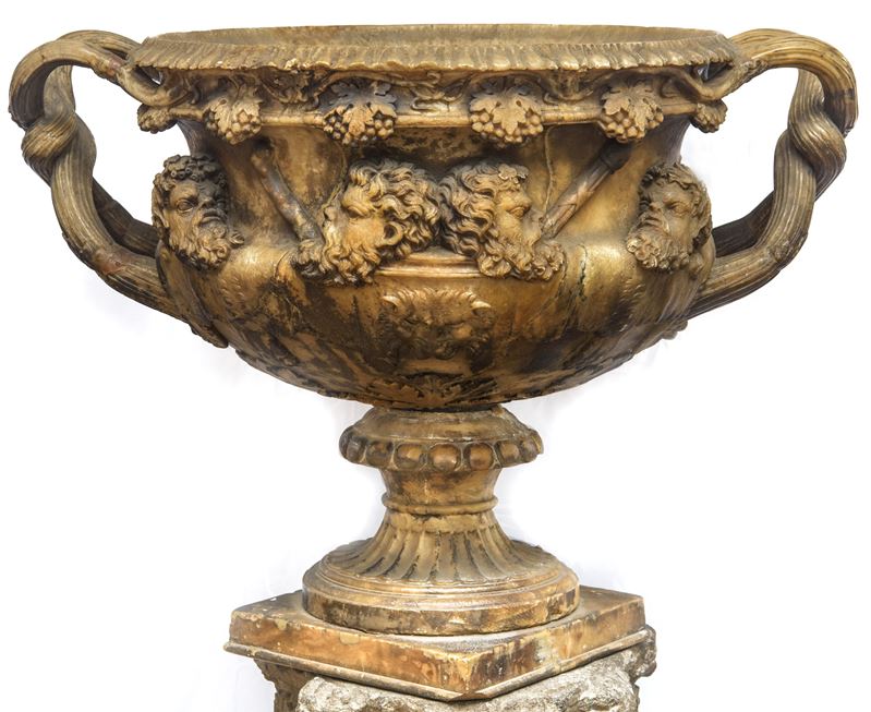 Monumentale vaso in alabastro scolpito