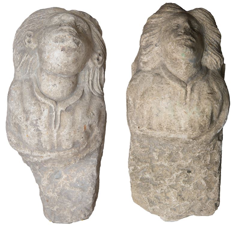 Coppia di antichi elementi decorativi in marmo