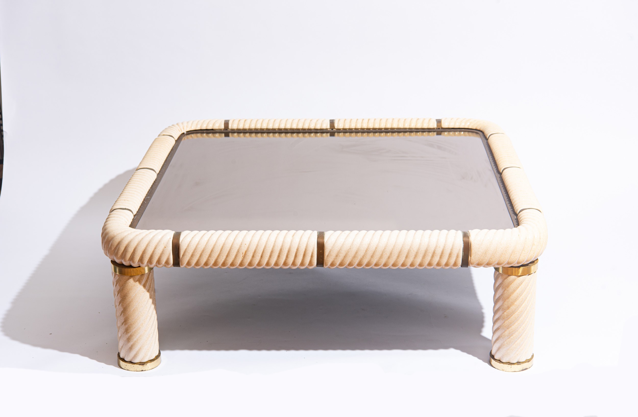 Tommaso Barbi - Tavolino da salotto in ceramica smaltata e ottone con piano in vetro specchiato