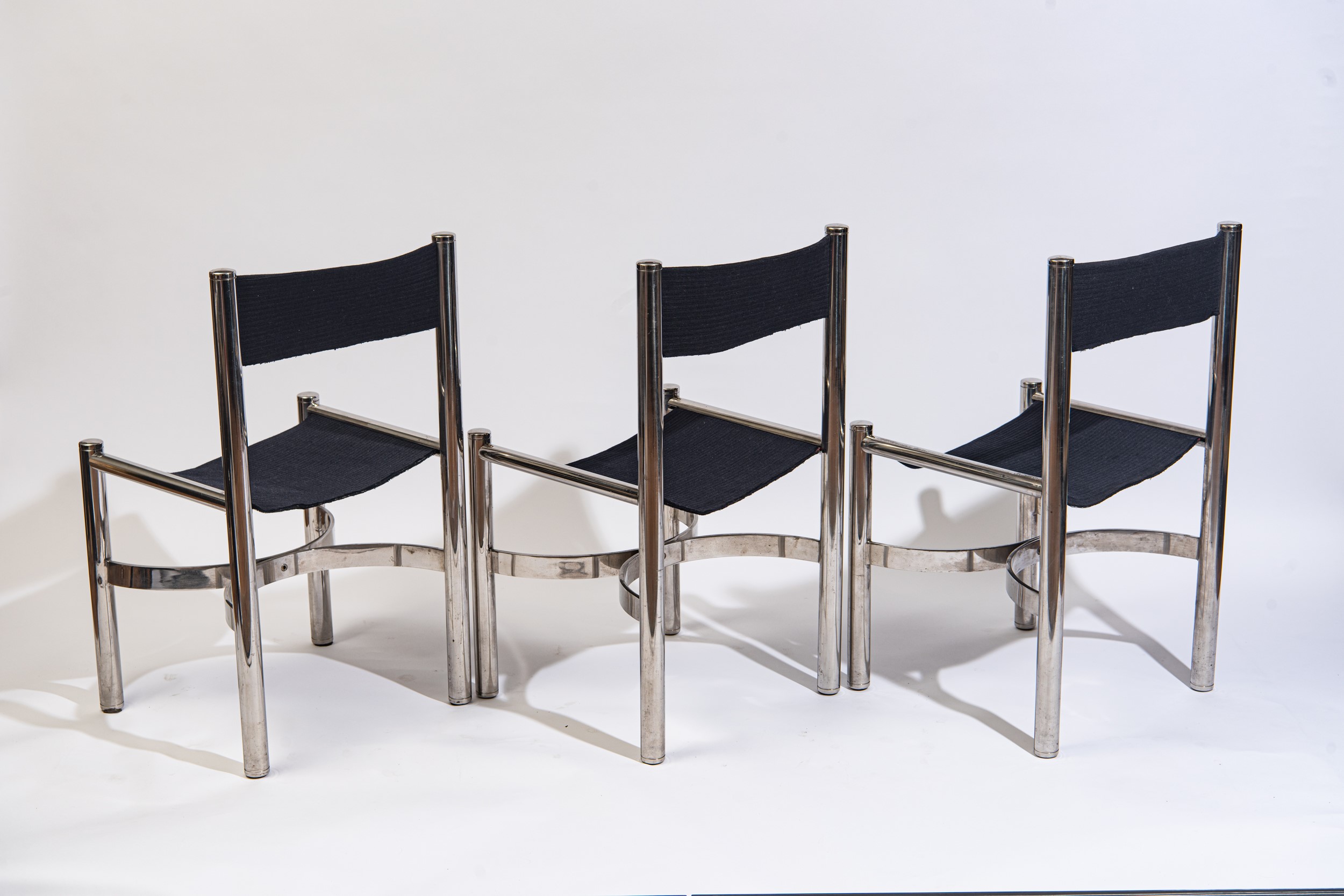 Design Industriale Dada, Sei sedie in acciaio e tessuto