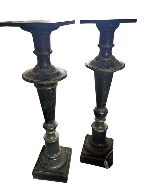 Coppia di colonne a basamento