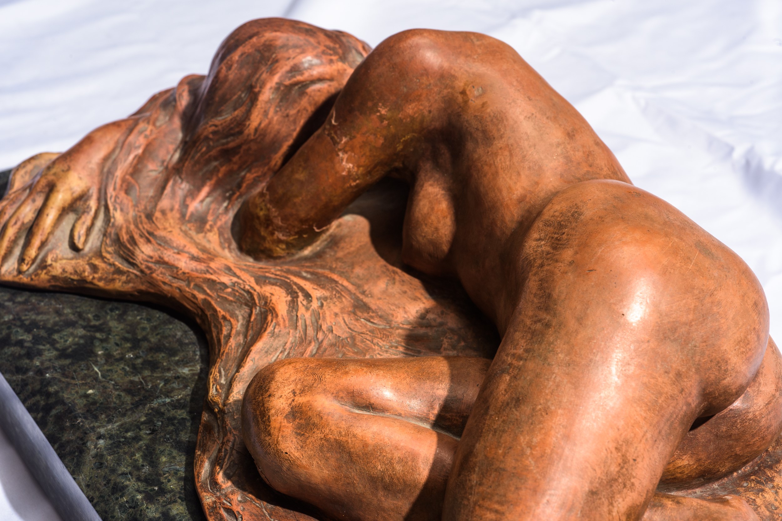 Figura femminile distesa