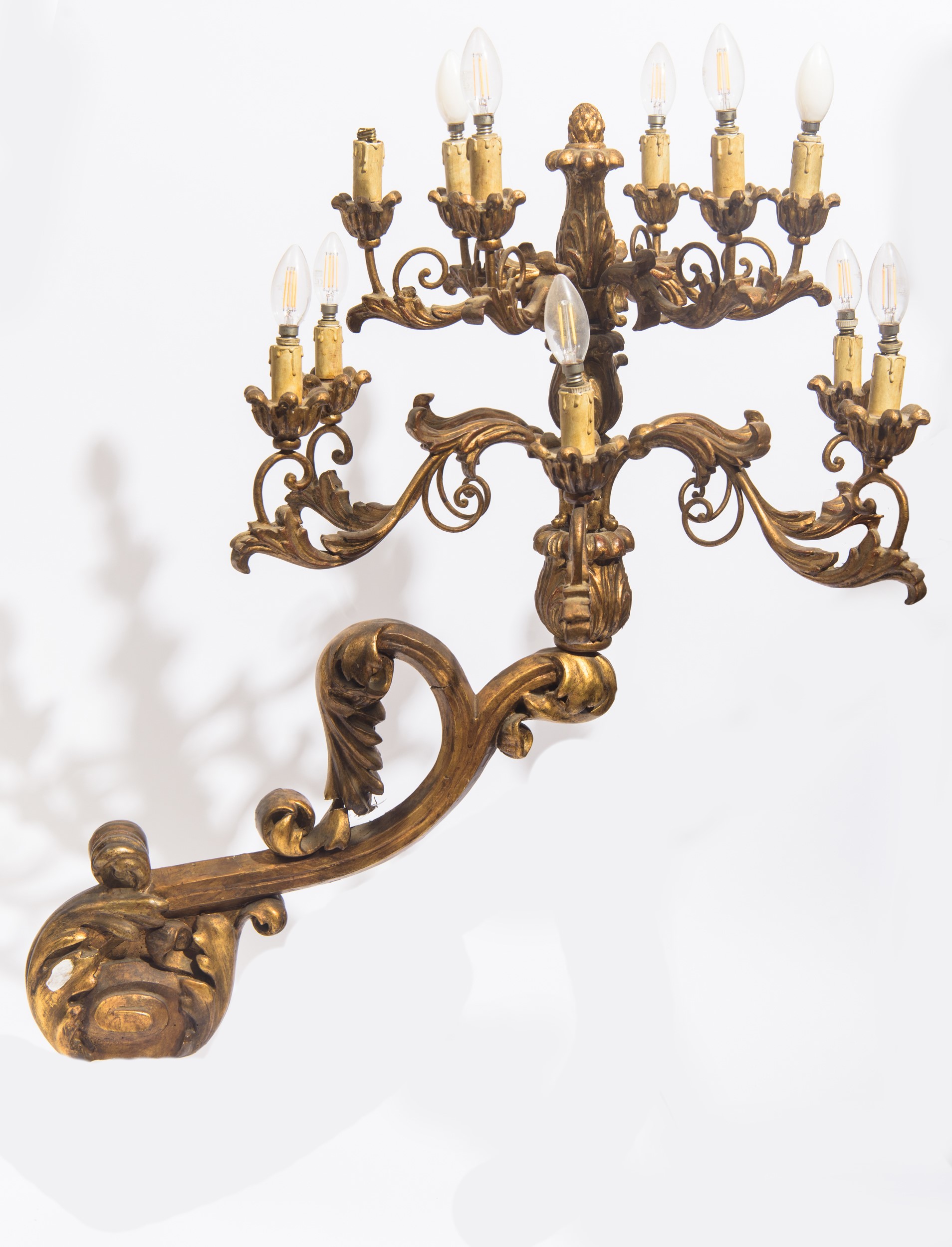 Coppia di grandi candelabri da terra