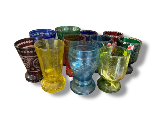 Set di 10 bicchieri in vetro colorato