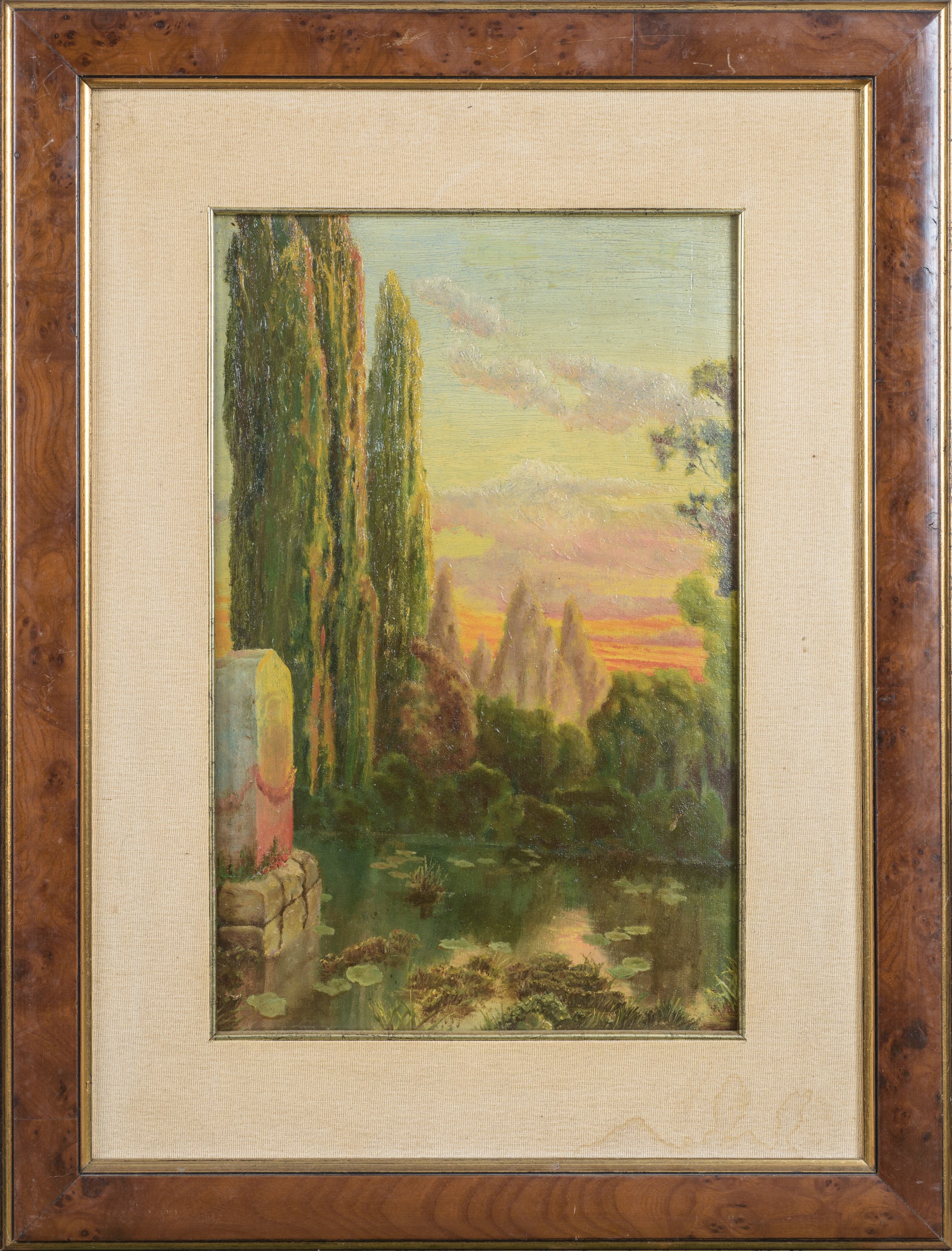 Scorcio di lago con cipressi