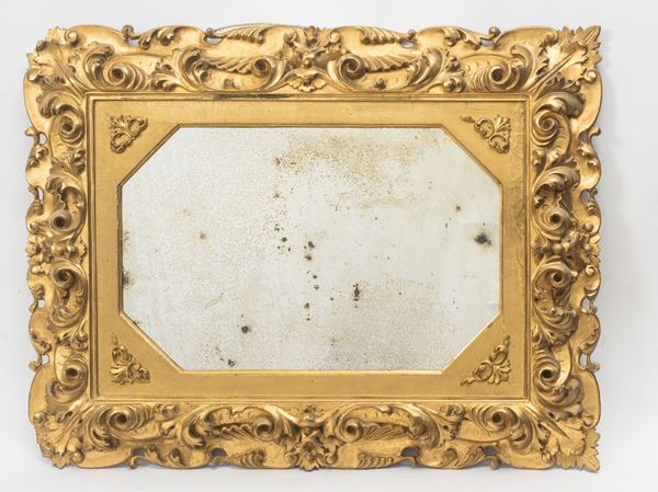 Specchiera in legno dorato 