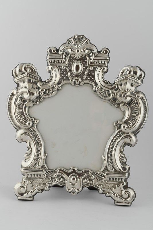 Cornice in legno ed argento