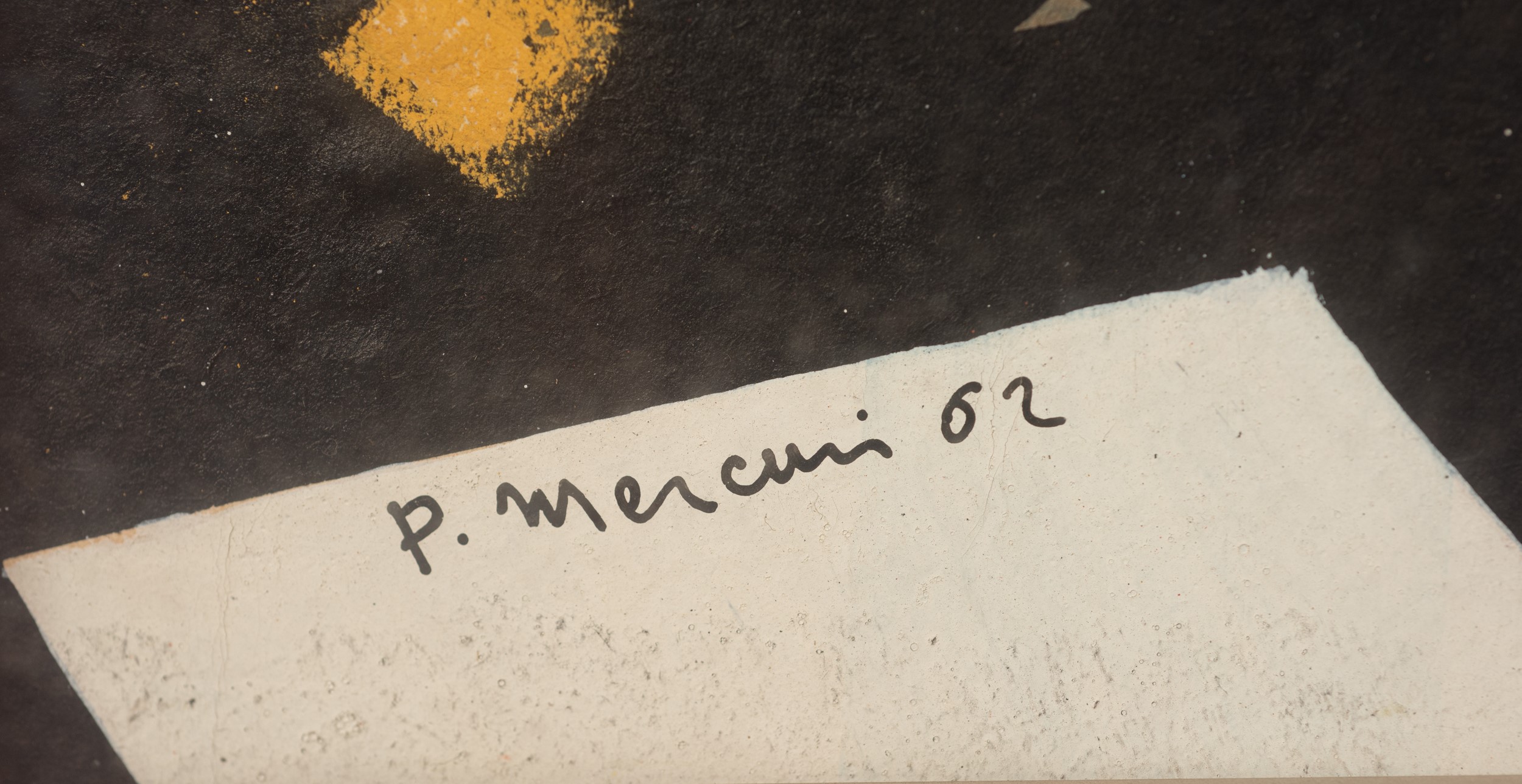 Spazi di una brocca con fiore