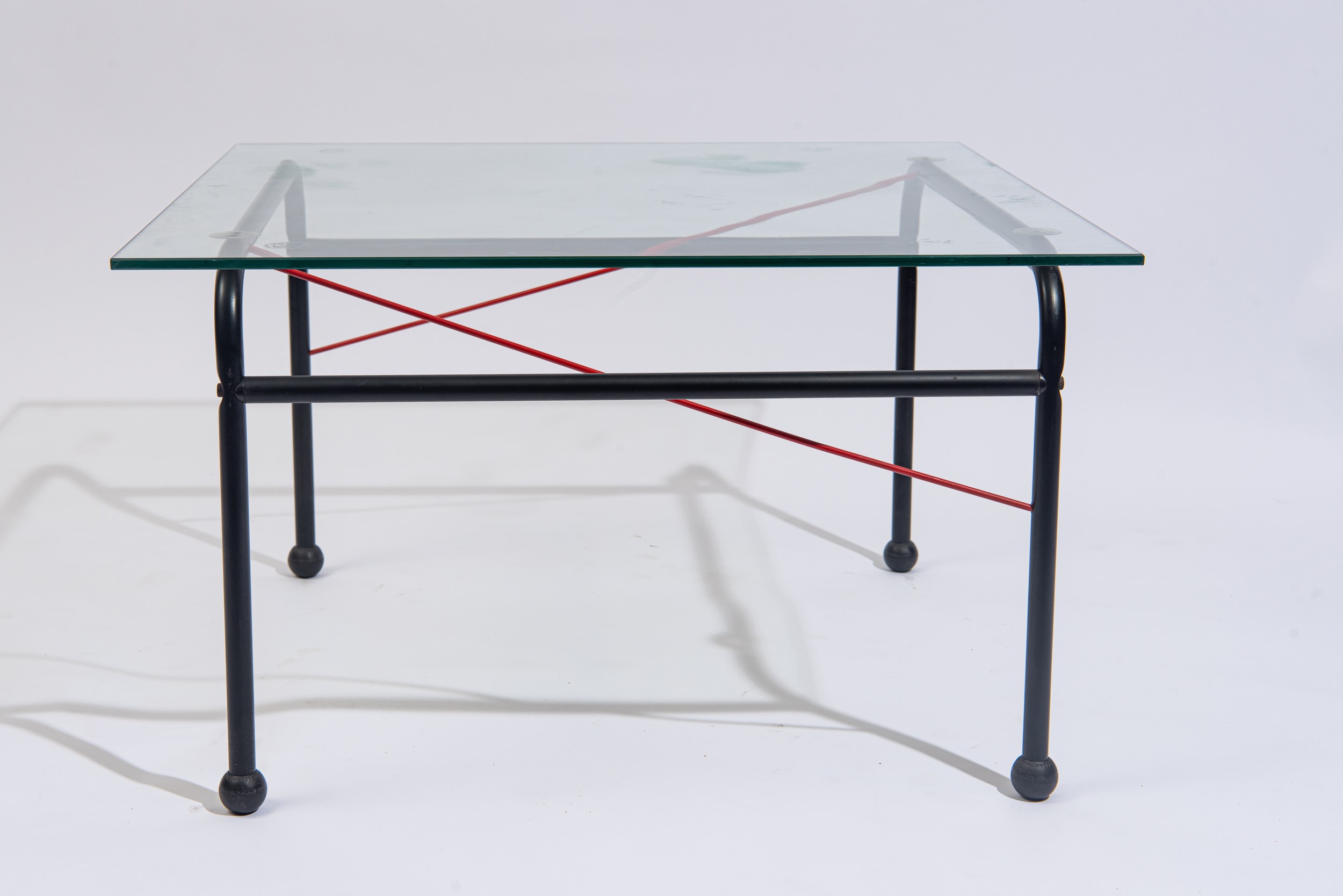 Design Sweden, Slim Innovator — Tavolino da caffè mod. "Black and red"