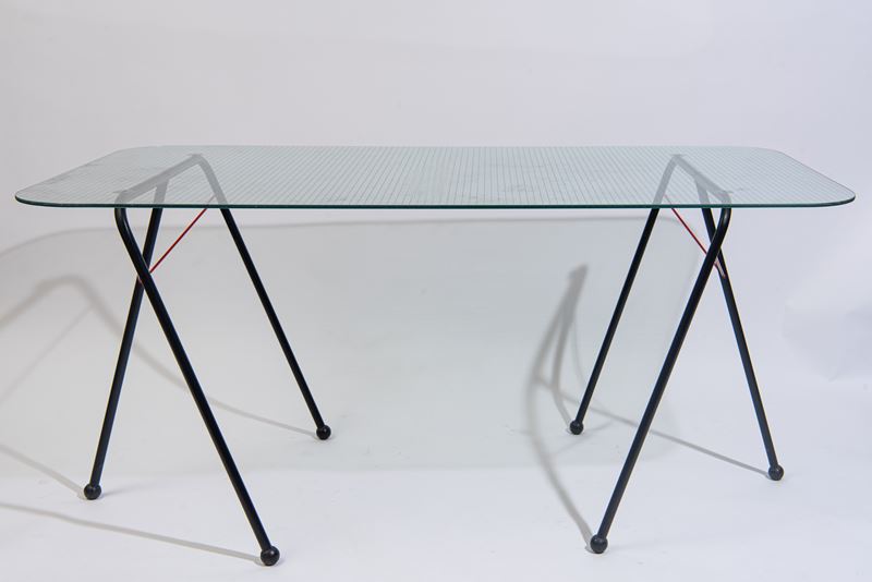 Design Sweden, Tavolo “Black and red” mod. Slim Innovator, vetro e ferro laccato