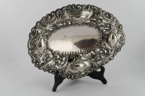 Oval centerpiece