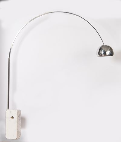 Lampada da terra mod. 'Arco' in alluminio e marmo