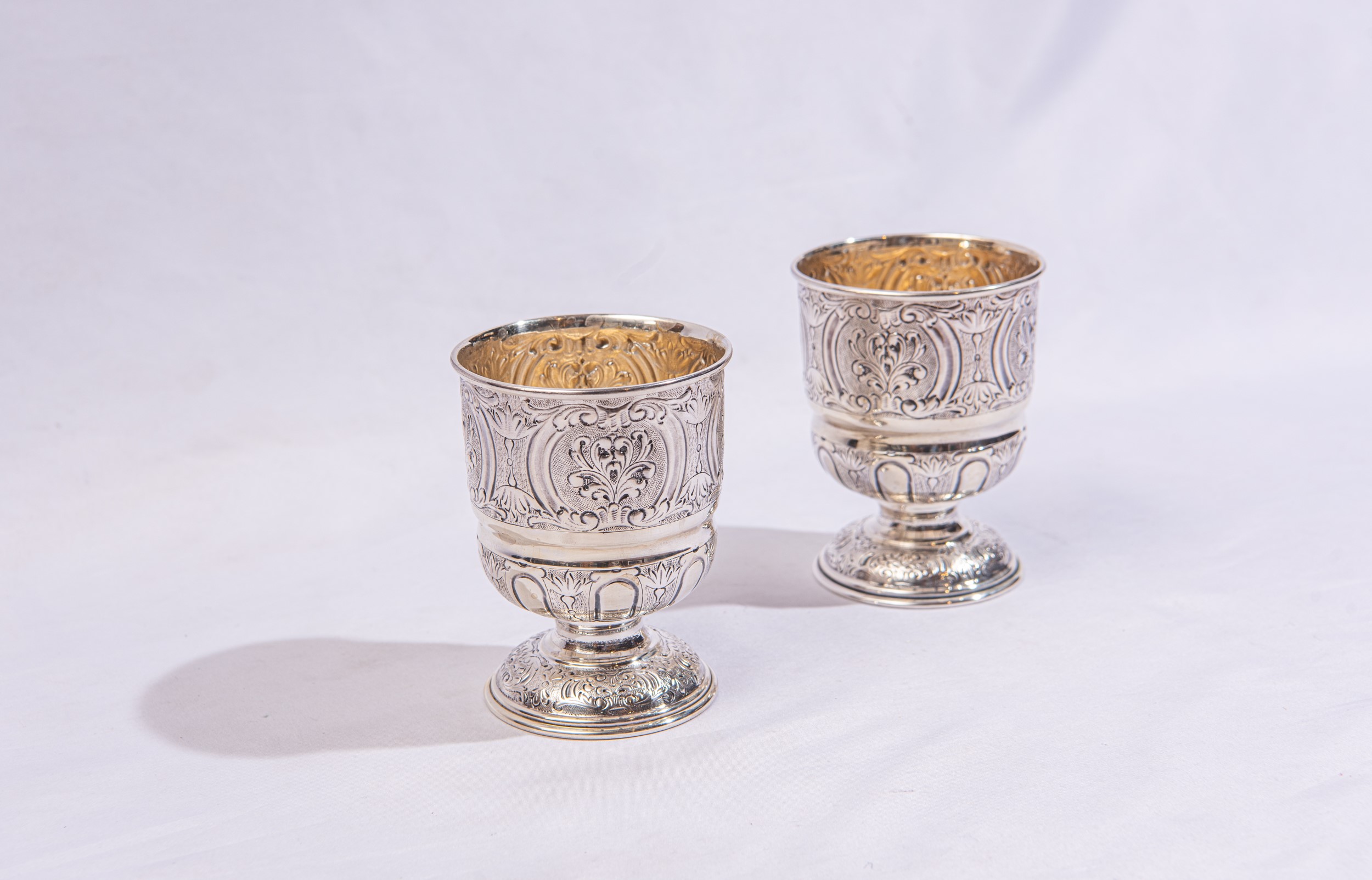 Coppia di bicchieri in argento