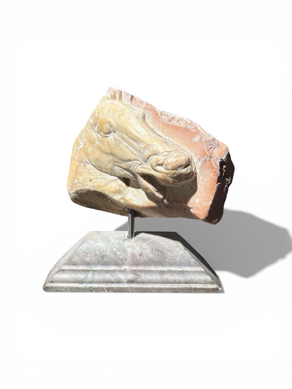 Frammento raffigurante una testa di cavallo 
