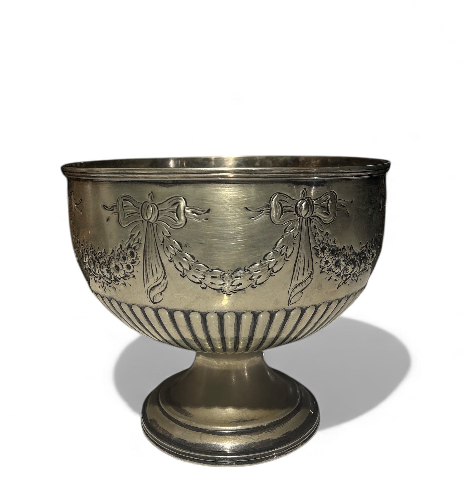 Bowl Vittoriana, metallo argentato decorata a fiocchi e ghirlande