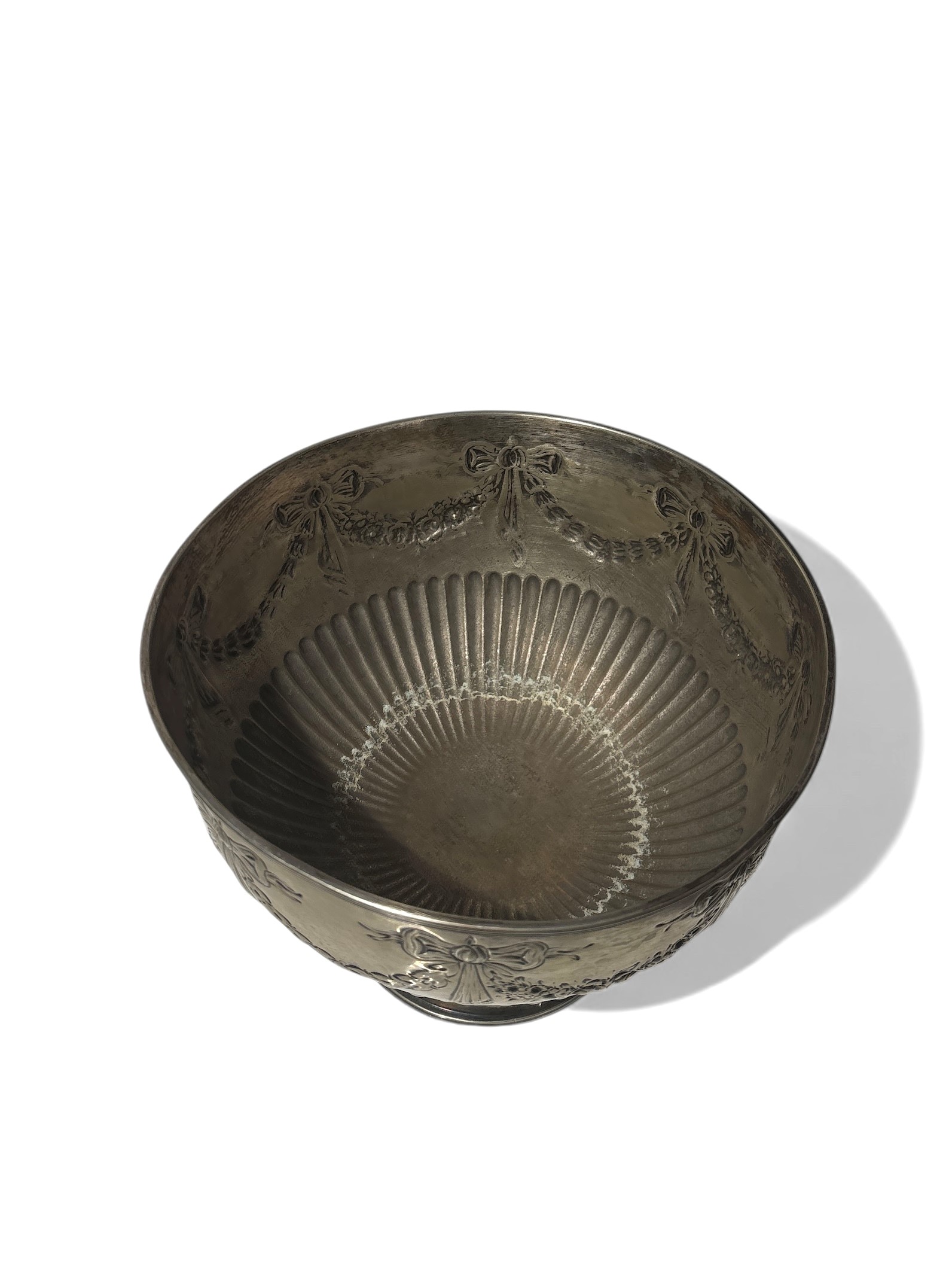 Bowl Vittoriana, metallo argentato decorata a fiocchi e ghirlande