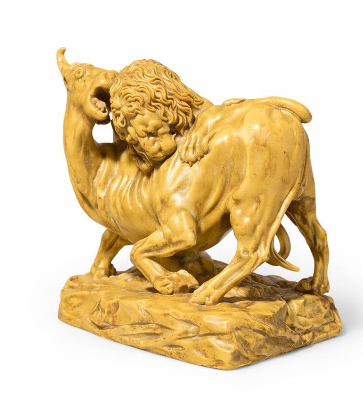 Scultura italiana del XIX secolo, Lotta tra fiere in marmo giallo antico