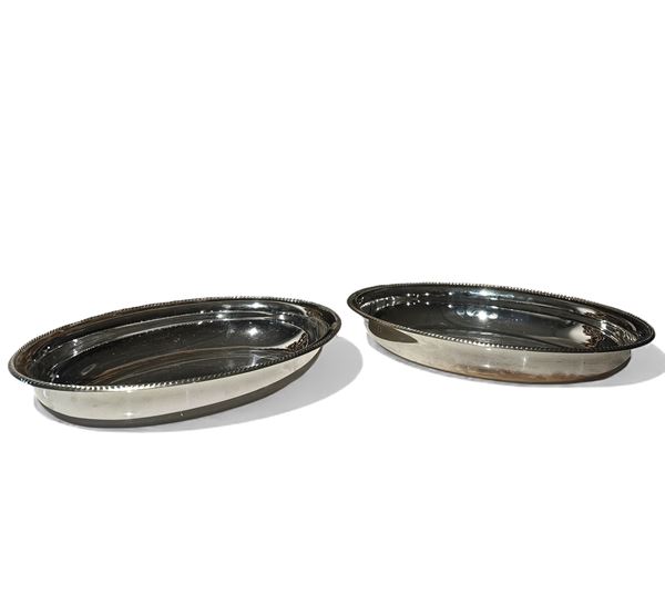 Coppia di vassoi da portata in metallo argentato