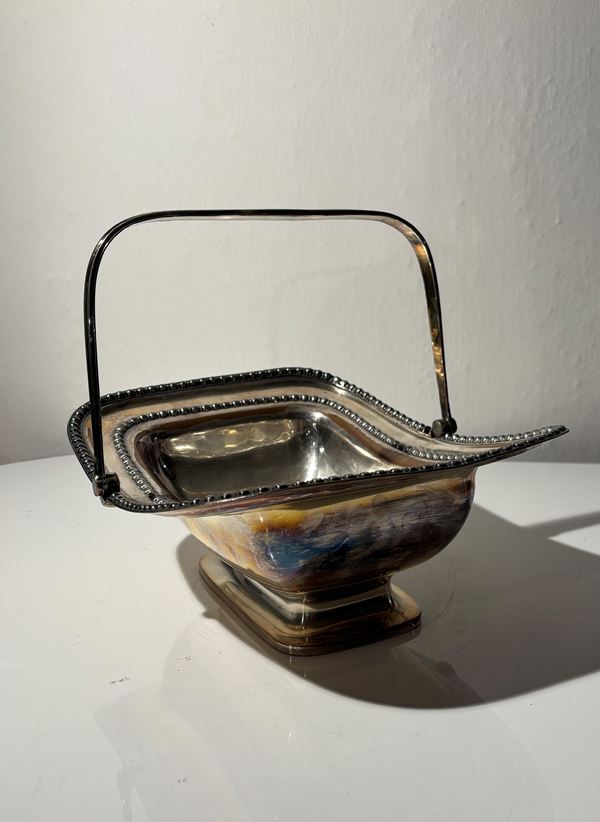 Cestino con manico mobile in metallo argentato