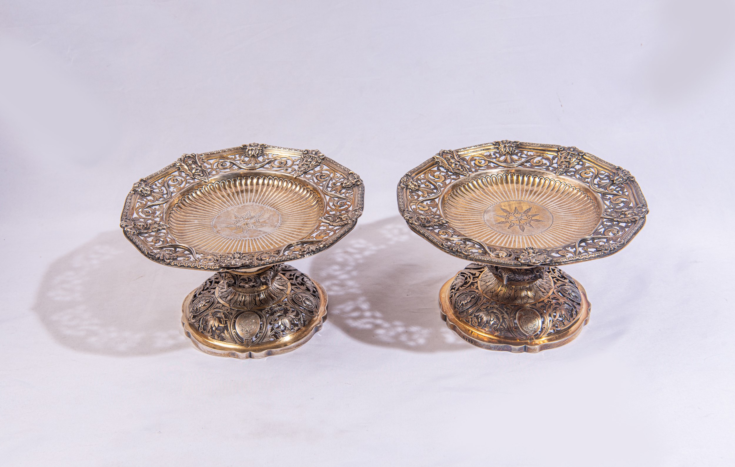 Coppia di alzatine in metallo argentato