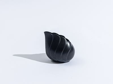 Vaso modello 'Wing' in porcellana nera