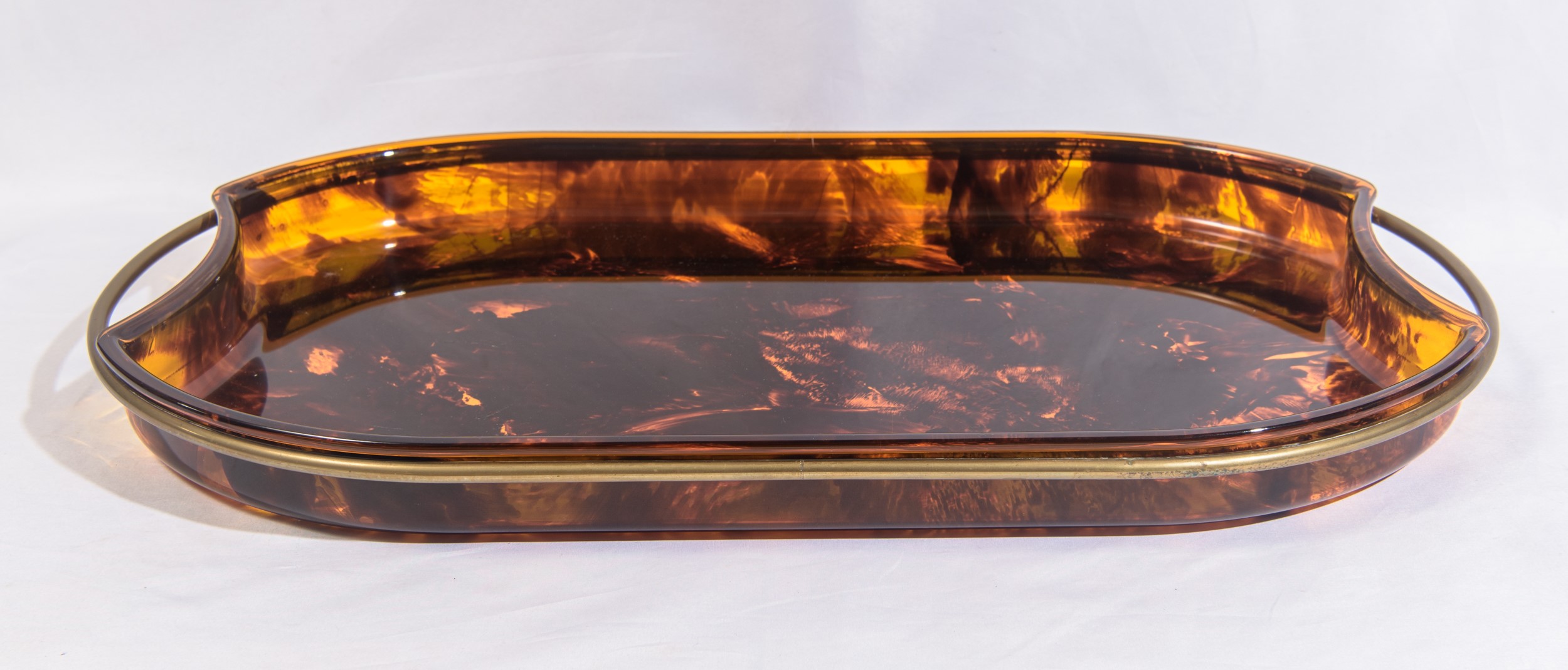 Guzzini, Vassoio in lucite e bronzo