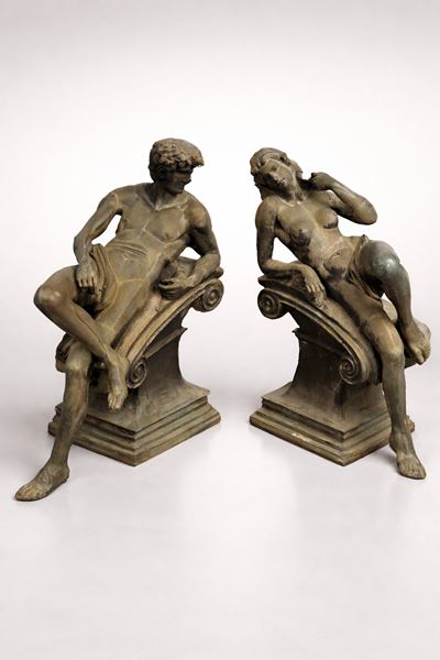 Coppia di sculture in bronzo a patina verde