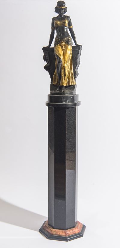 Odalisca, bronzo brunito e dorato con basamento ottagonale in marmo nero