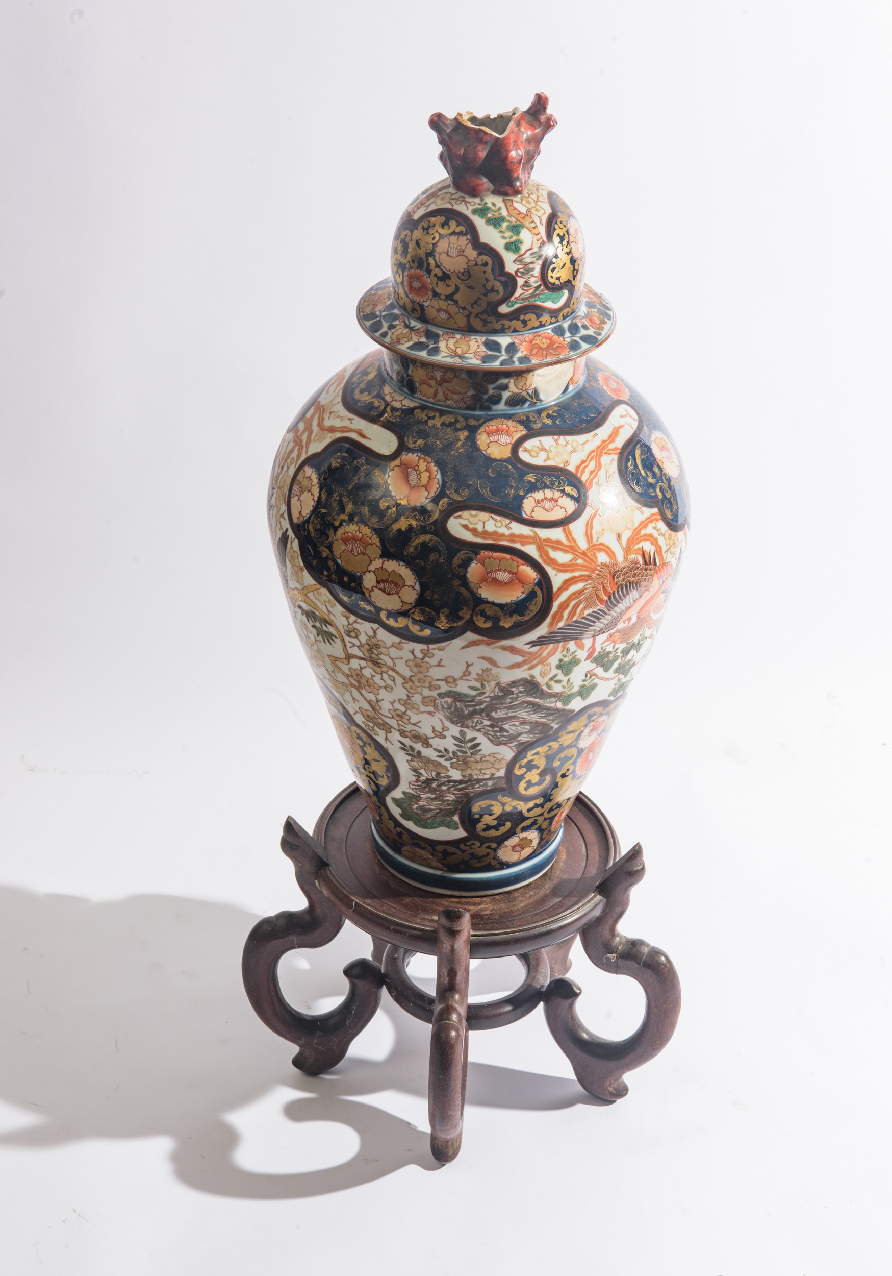 Vaso Imari, porcellana policroma con coperchio, Giappone, metà XIX secolo