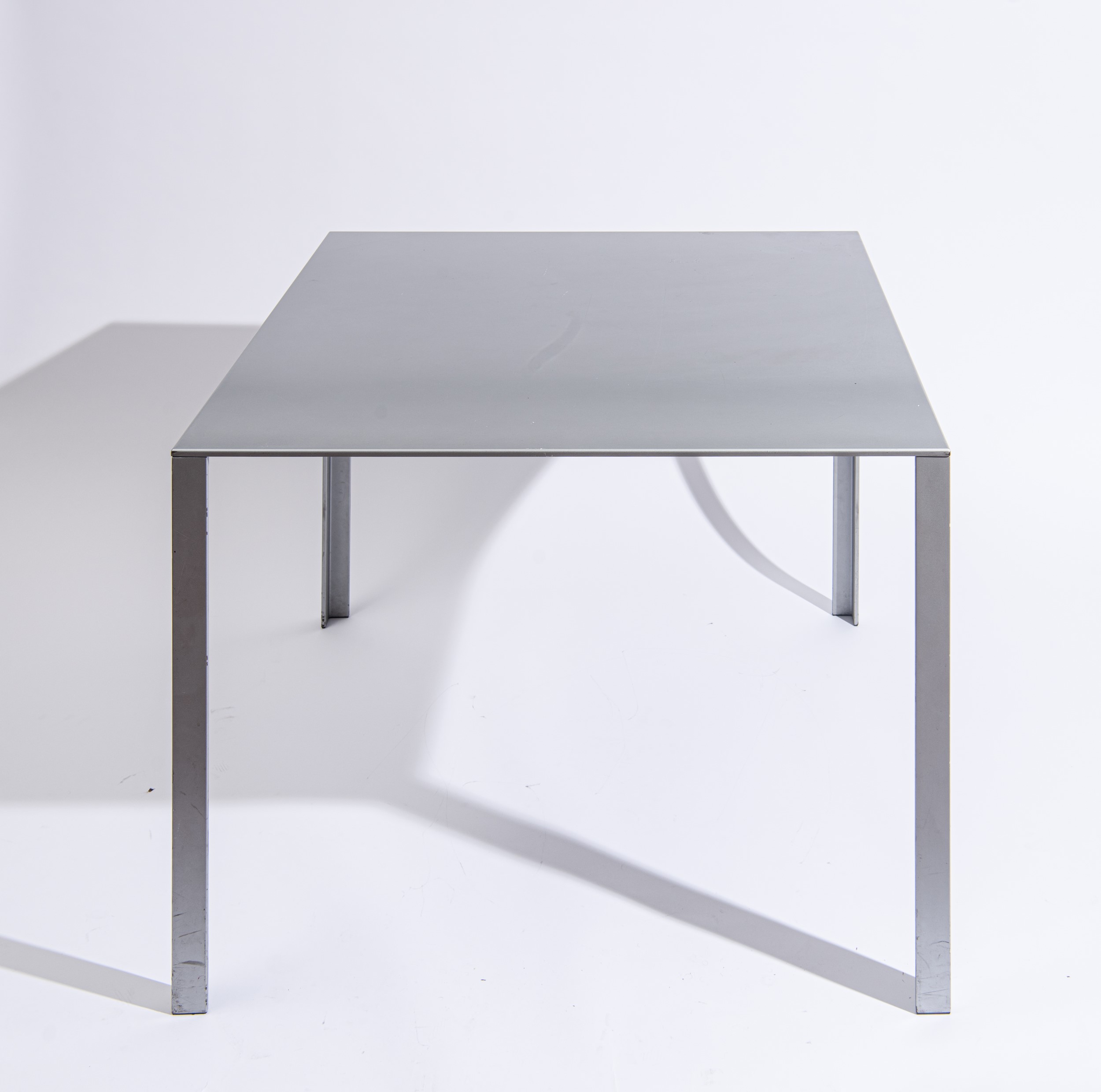 Jean Nouvel - Coppia di Tavoli mod. 'Less', metallo, 1993