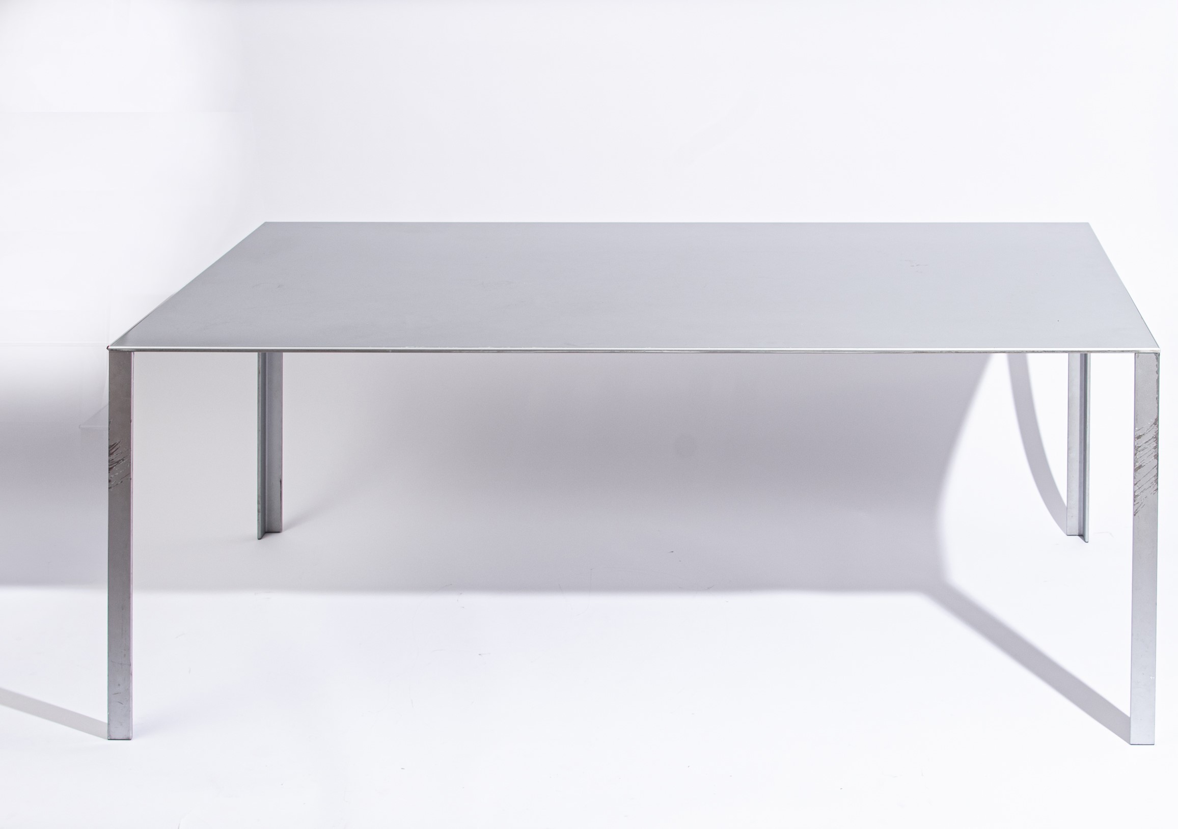 Jean Nouvel - Tavolo da pranzo modello 'Less', metallo laccato