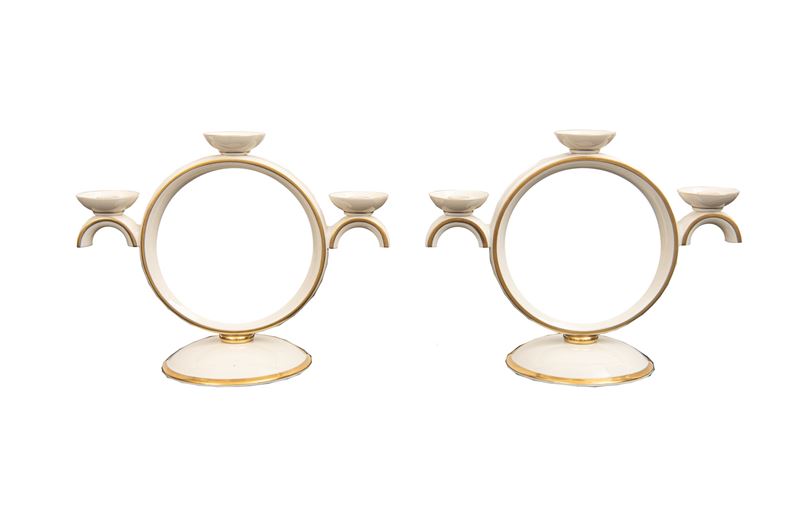Rosenthal, Coppia di candelabri in porcellana bianca con profili in oro zecchino