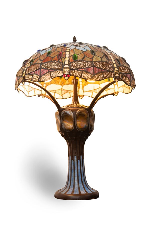Lampada da tavolo nello stile Tiffany
