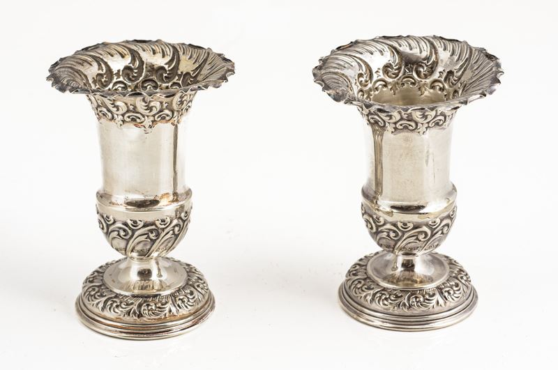 Coppia di vasi in argento