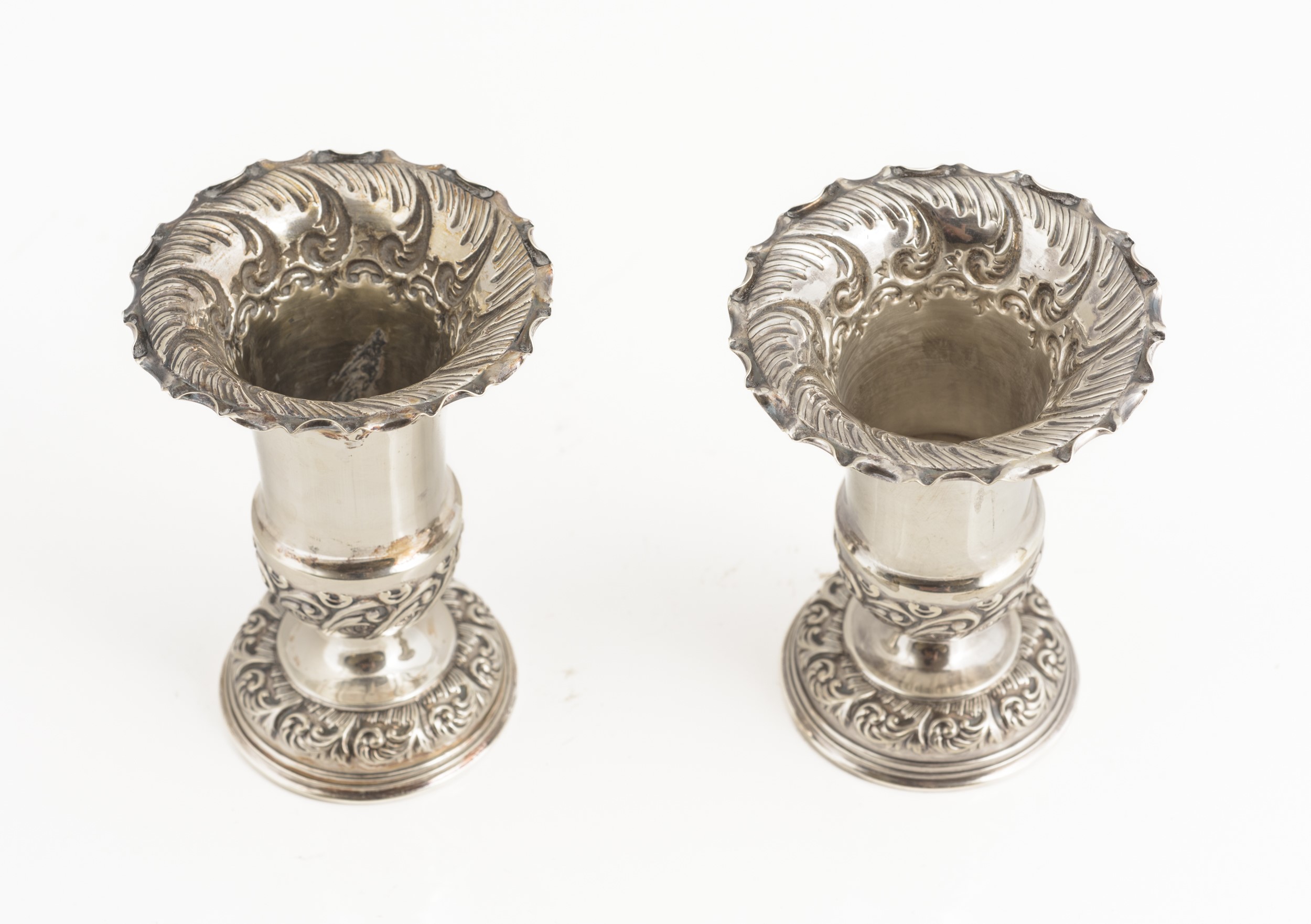 Coppia di vasi in argento