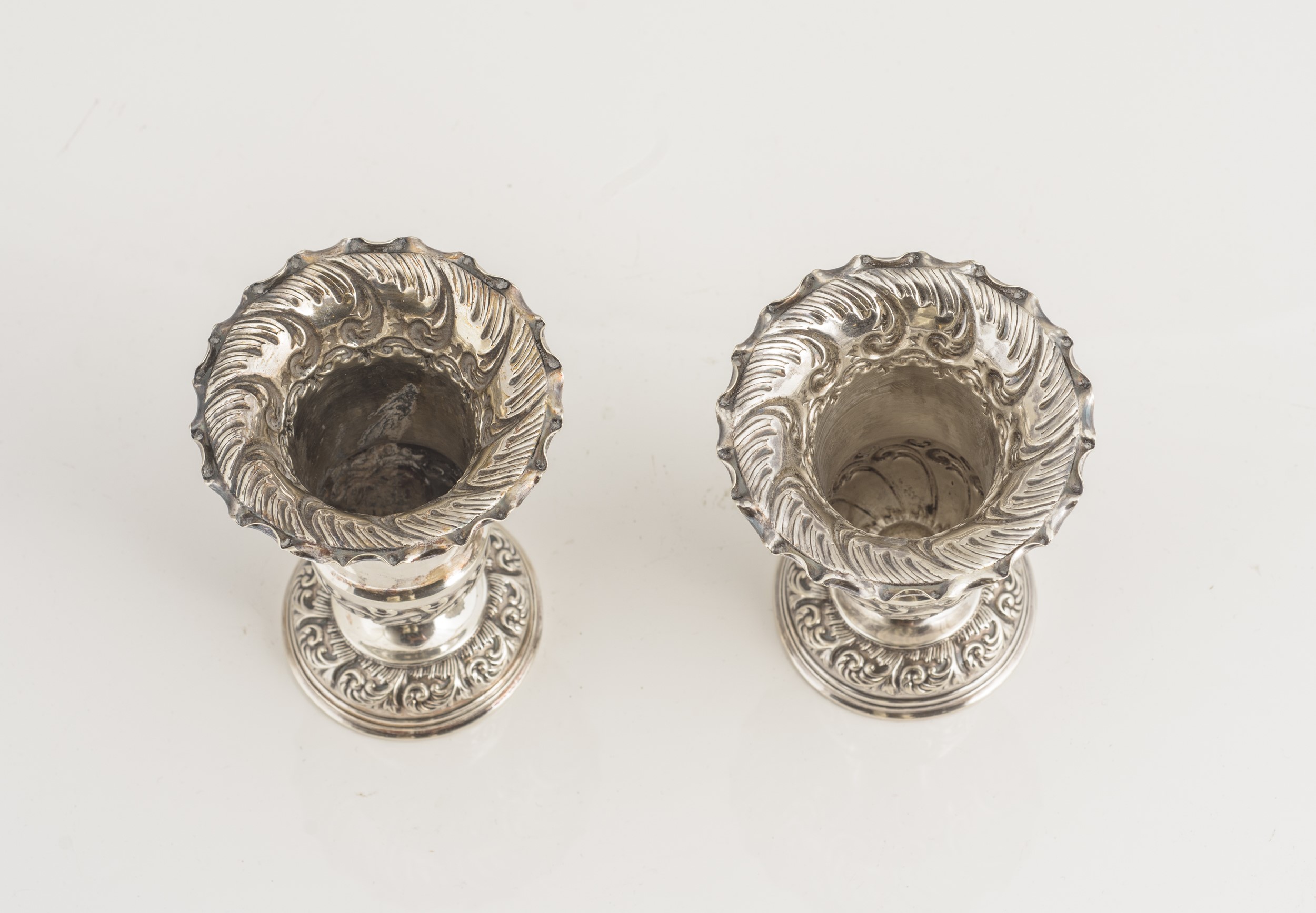 Coppia di vasi in argento