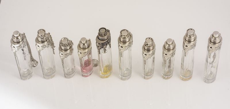 Dieci flaconi porta profumo